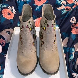 MIA Bootie Heels Size 9 1/2